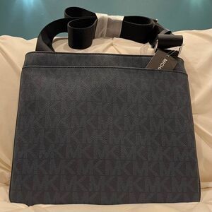 Michael Kors Jet Set Men’s Unisex Baltic Signature Crossbody Medium Bag NWT